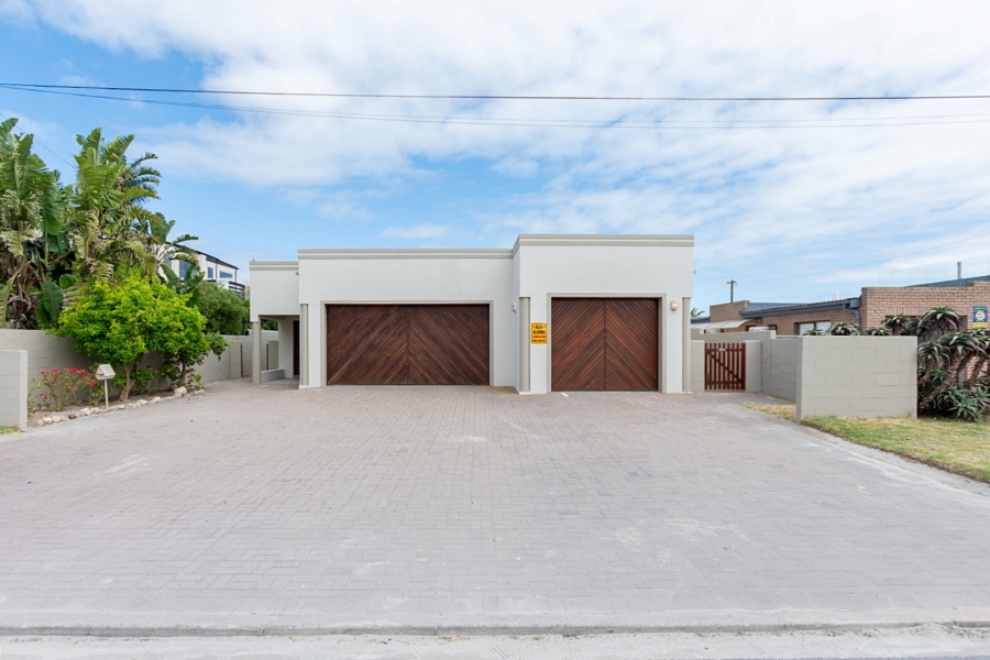 4 Bedroom Property for Sale in Middedorp Western Cape